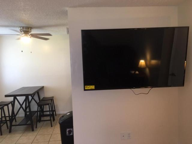 Fully Furnished Two Bedroom Apartment ロートン エクステリア 写真