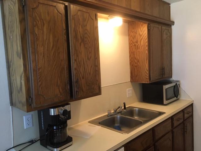 Fully Furnished Two Bedroom Apartment ロートン エクステリア 写真